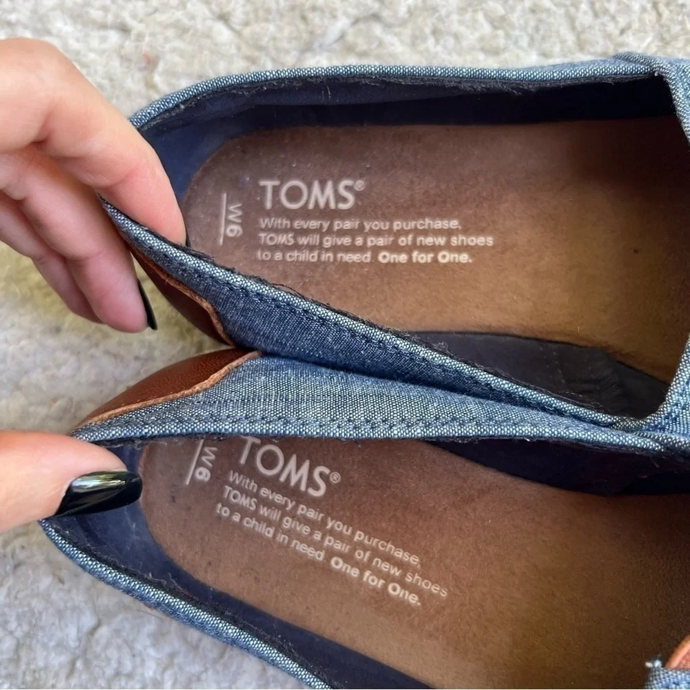 TOMS: Open Toe Slip On Chambray and Leather Alpargata Flat Espadrille Size 6